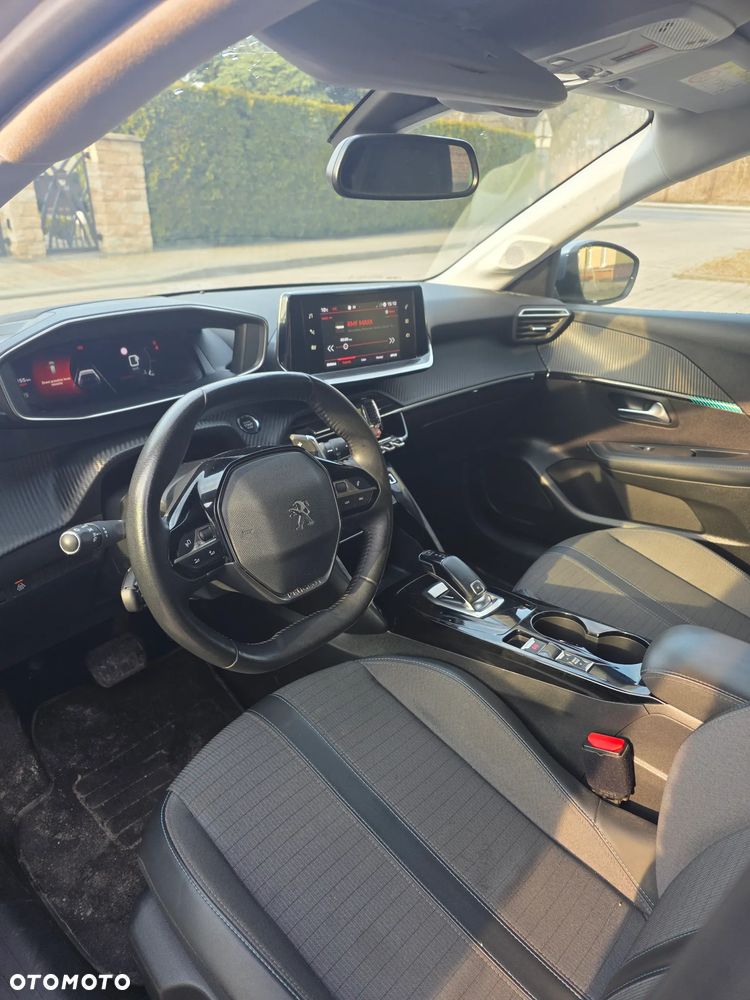 Peugeot 208 PureTech 100 EAT8 Allure - 11