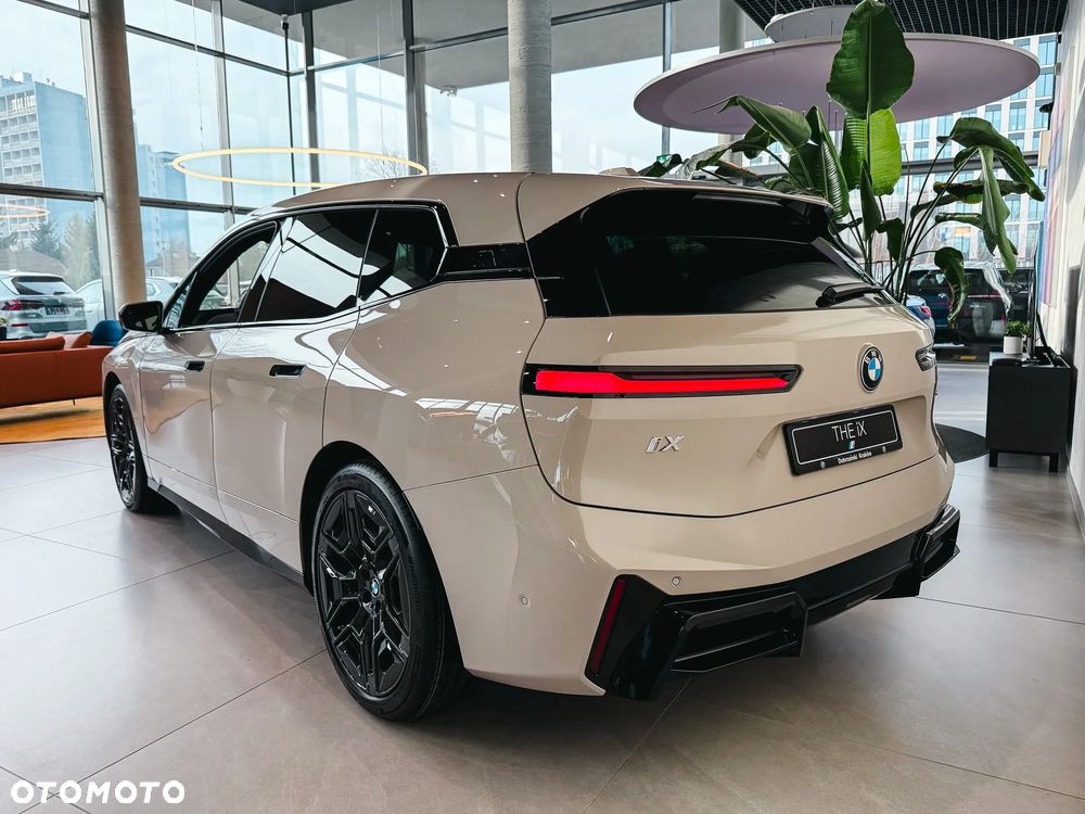 BMW iX xDrive45 - 10
