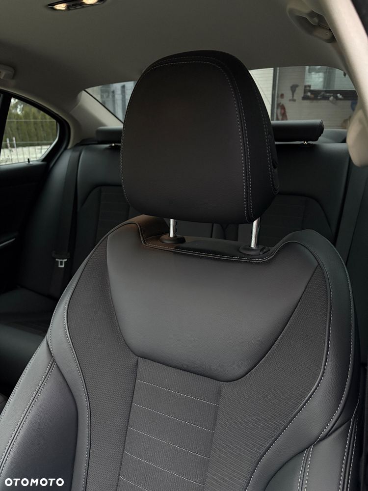 BMW Seria 3 318i Sport Line - 15