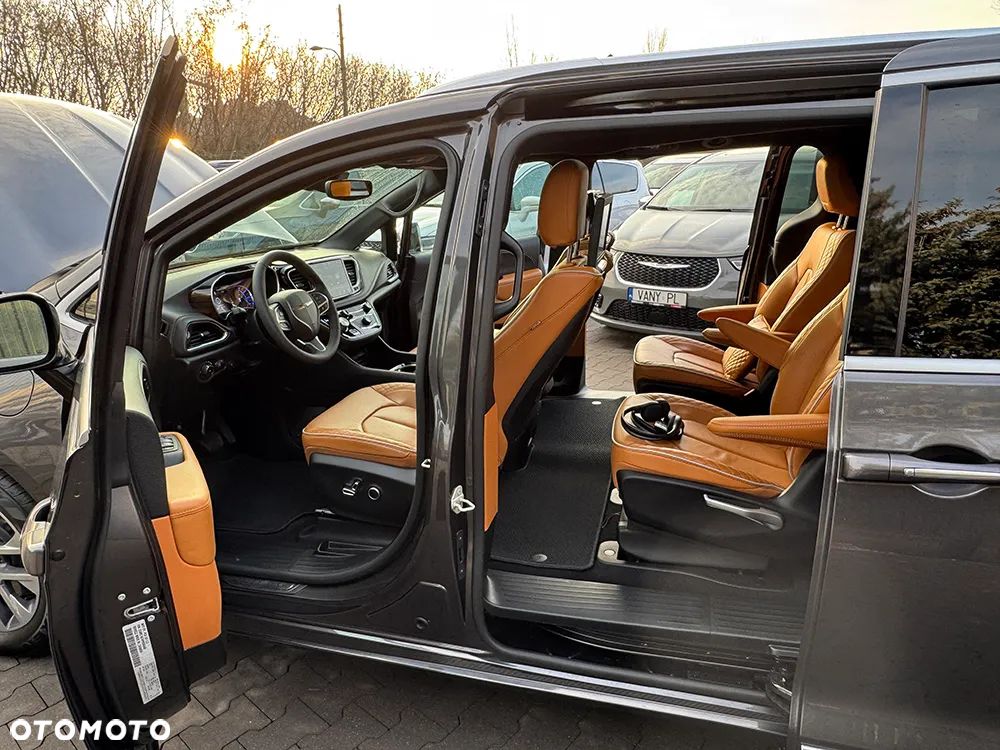 Chrysler Pacifica - 26