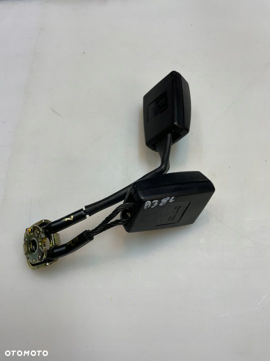 ZAPINKA PASÓW AUDI A3 8L 8L0857739A - 2