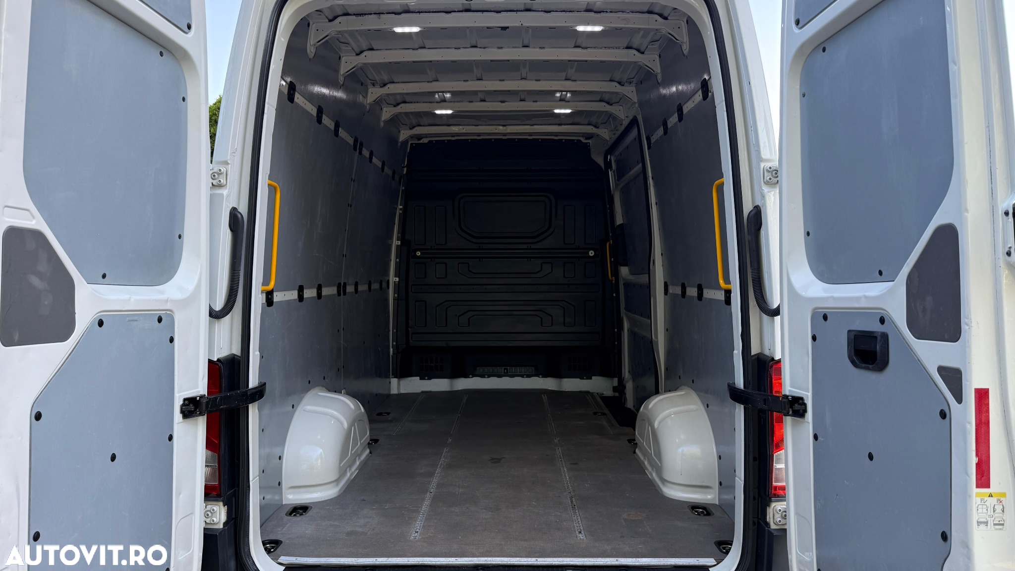 Volkswagen CRAFTER - 9