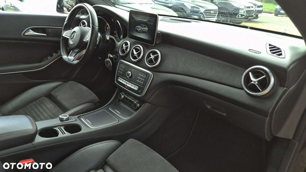 Mercedes-Benz CLA 200 7G-DCT AMG Line - 29