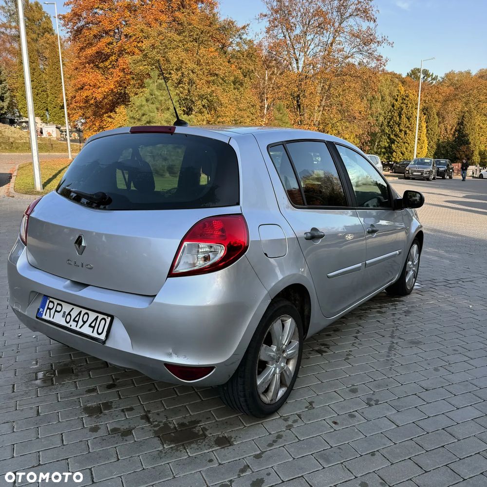 Renault Clio - 16