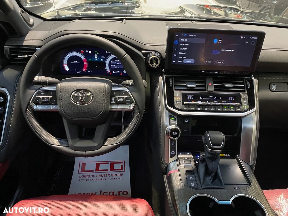 Toyota Land Cruiser 300 - 12