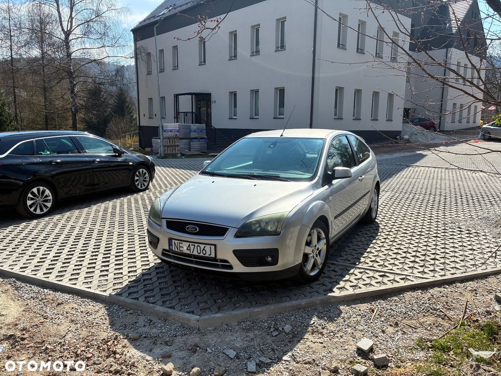 Ford Focus 1.6 16V Ambiente - 1