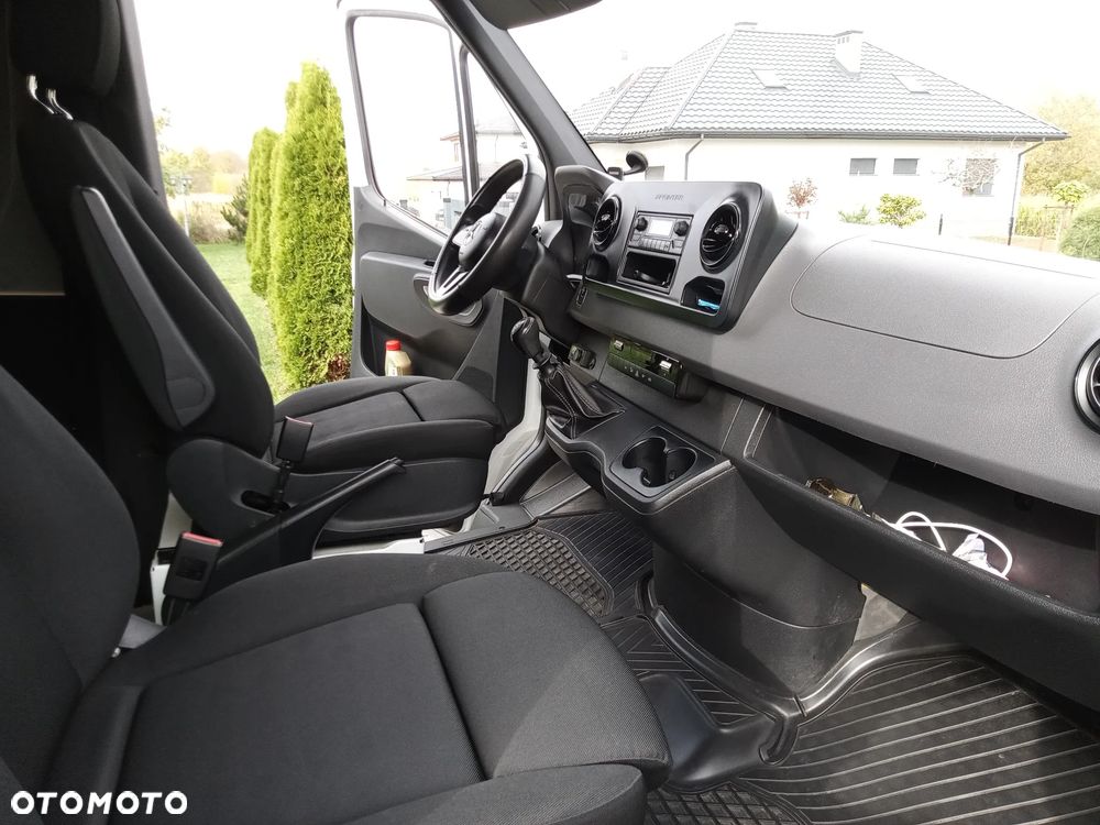 Mercedes-Benz Sprinter - 9