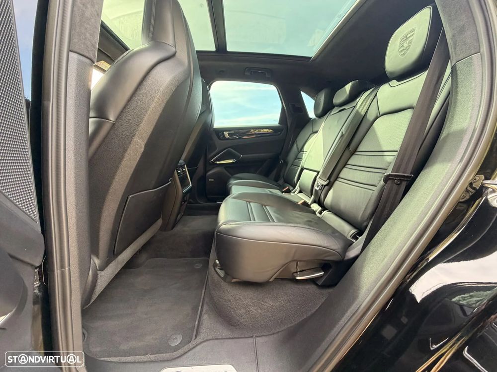 Porsche Cayenne Turbo - 41