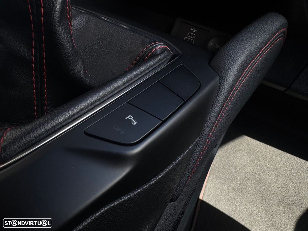 Ford Kuga 1.5 EcoBoost ST-Line - 27