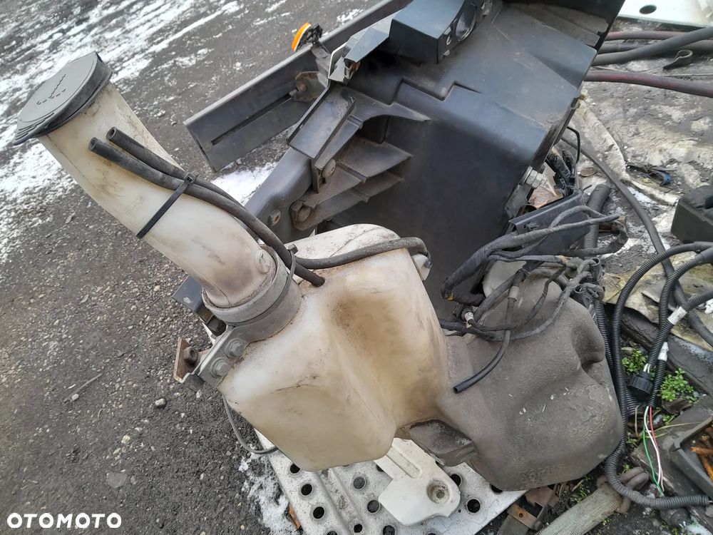 VOLVO FH 08 R ZBIORNICZEK SPRYSKIWANIA SZYB