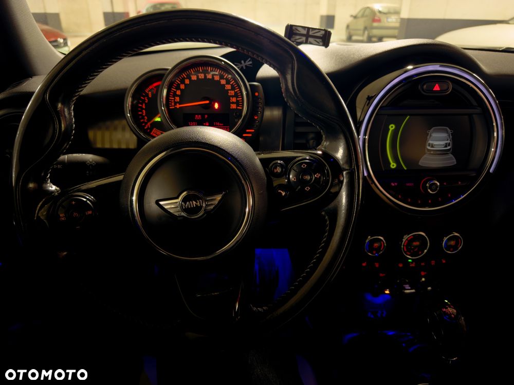 MINI Cooper Standard - 18