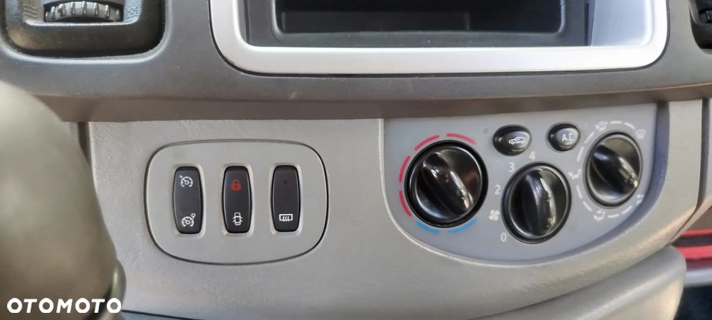 Opel Vivaro - 12