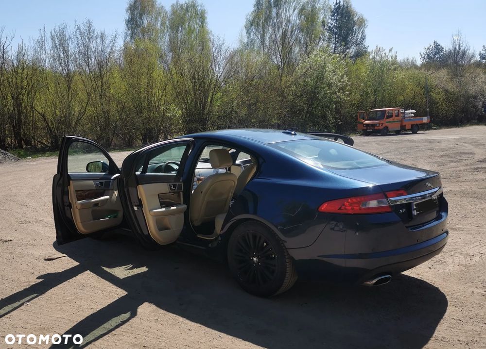 Jaguar XF 3.0 V6 D Luxury - 8
