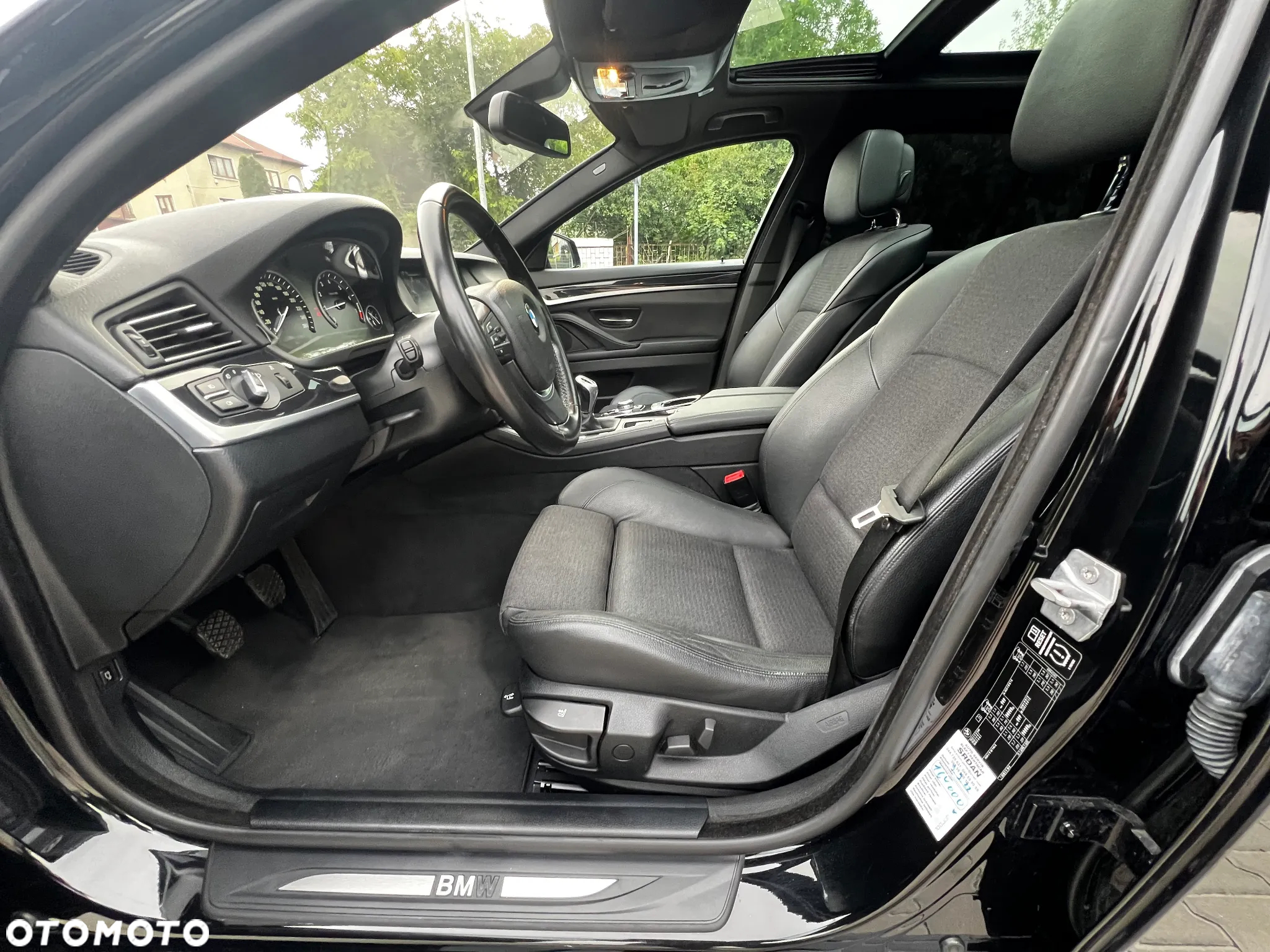 BMW Seria 5 528i Touring - 10