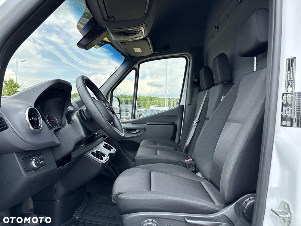 Mercedes-Benz Sprinter - 14