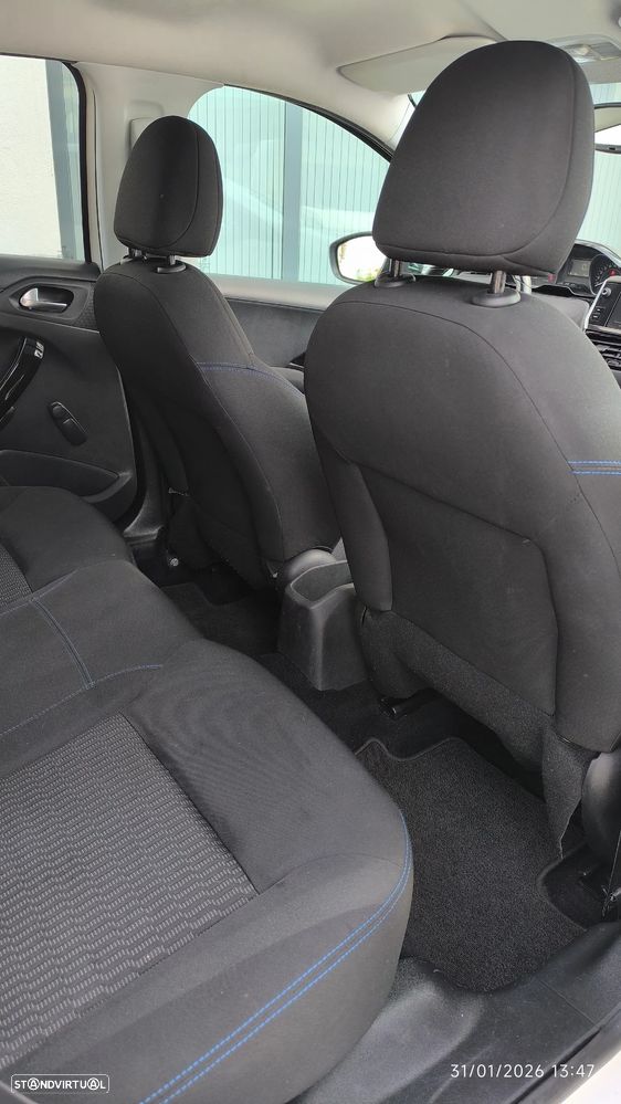 Peugeot 208 1.2 PureTech Style - 42