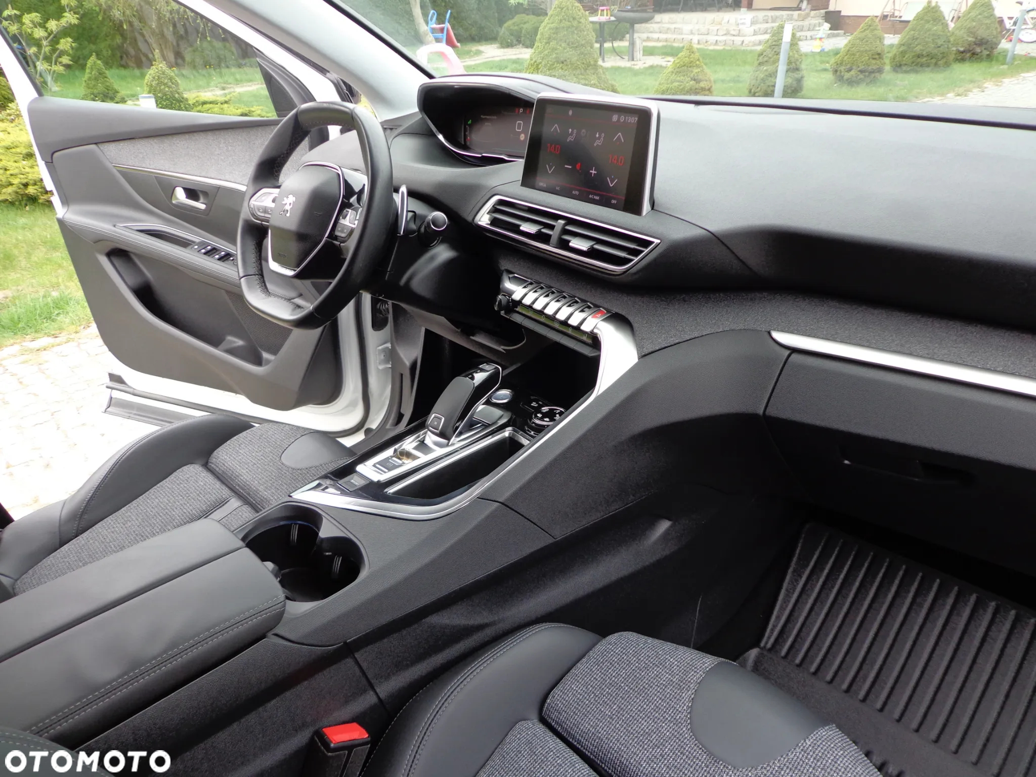 Peugeot 5008 1.6 BlueHDI Allure S&S EAT6 - 37