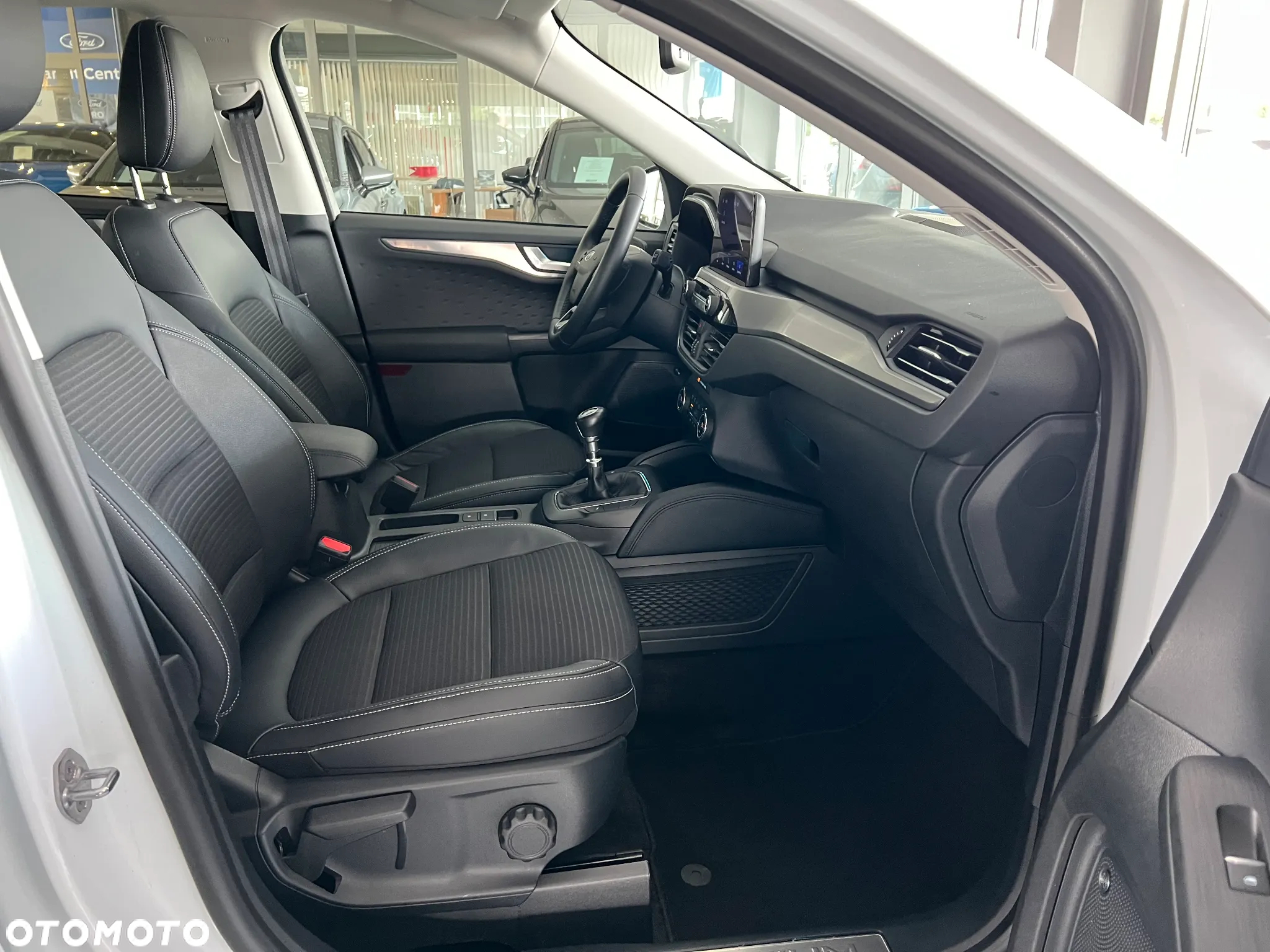 Ford Kuga 1.5 EcoBoost FWD Titanium - 41