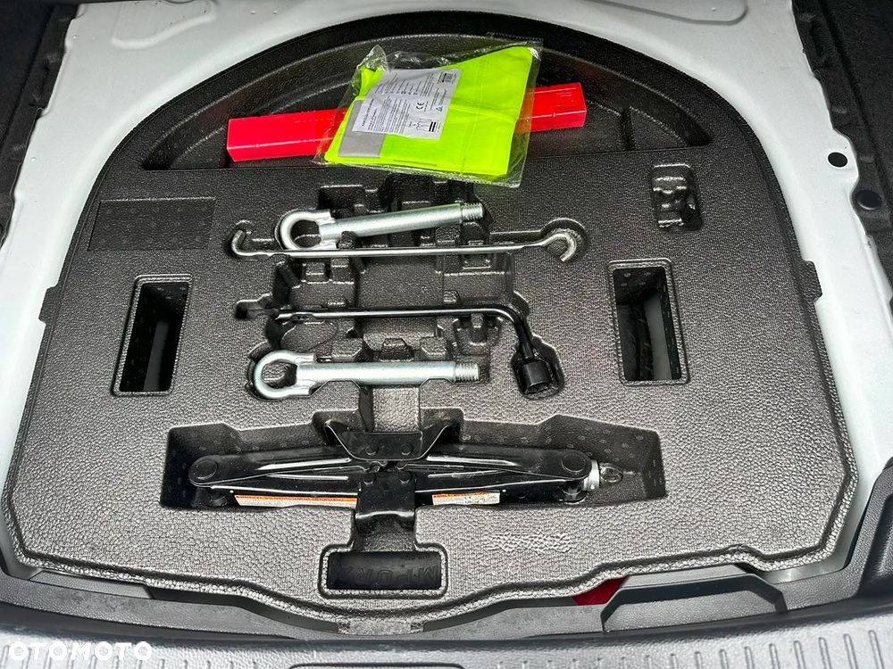 Toyota Corolla 1.8 Hybrid Comfort - 17