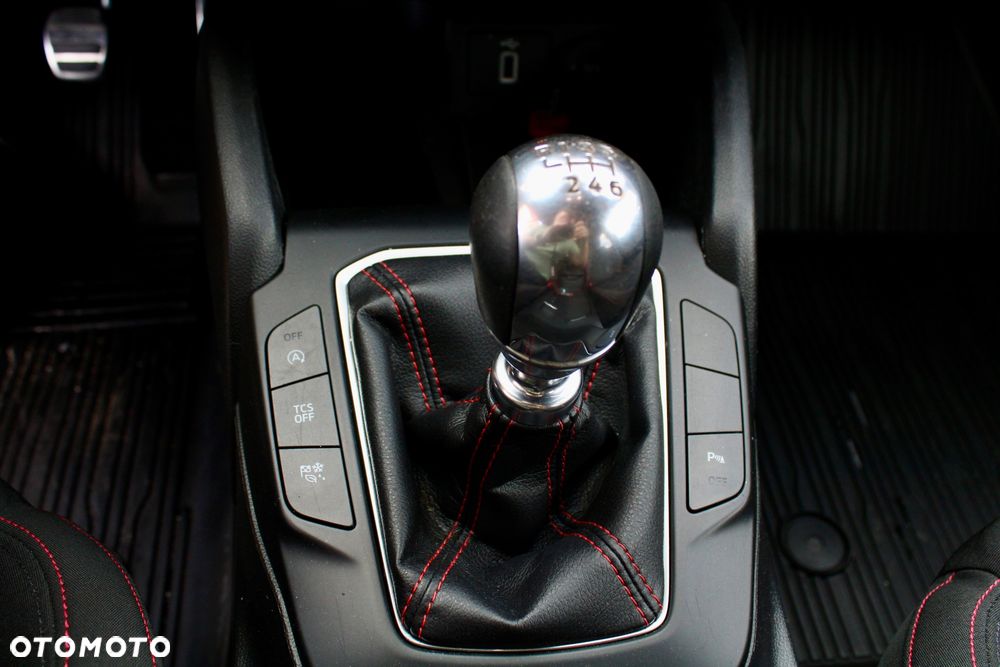 Ford Focus 2.0 EcoBlue STart-Stopp-System ST-LINE - 16