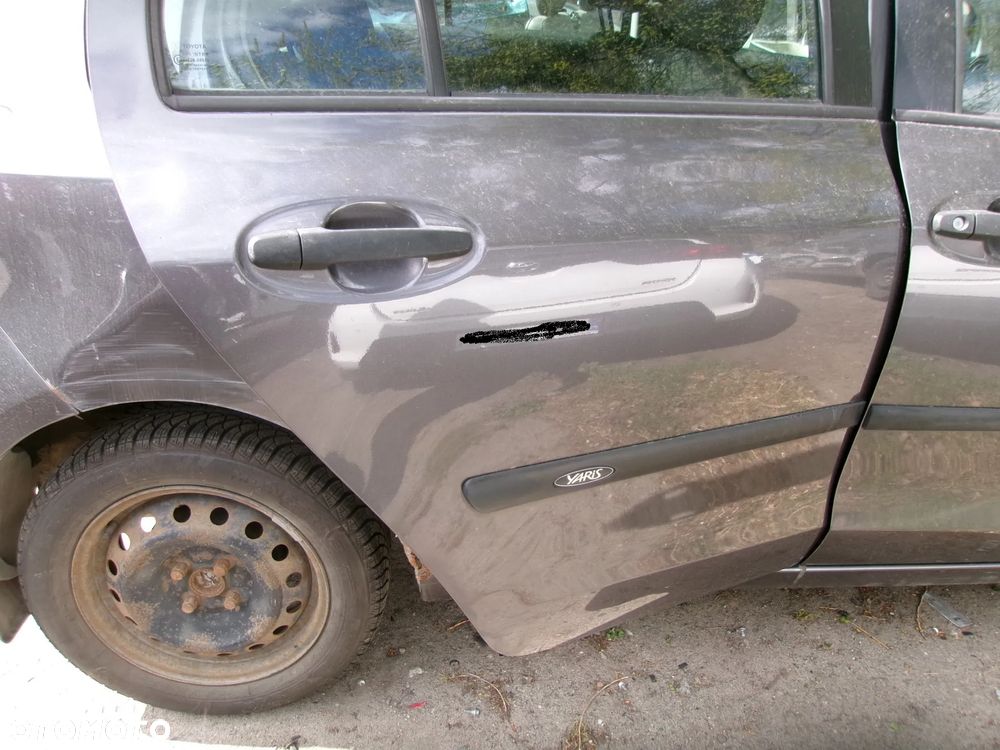 DRZWI PRAWE TYLNE  TOYOTA YARIS II 1G3 - 1