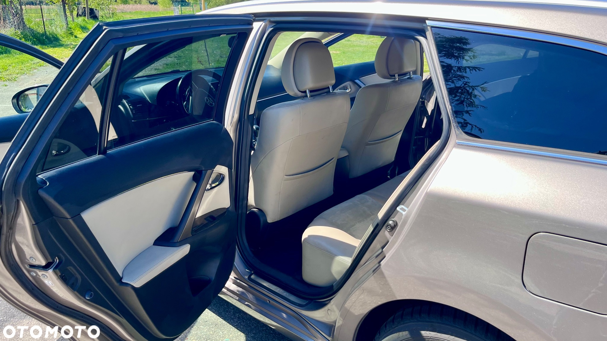 Toyota Avensis 2.2 D-CAT Premium - 8