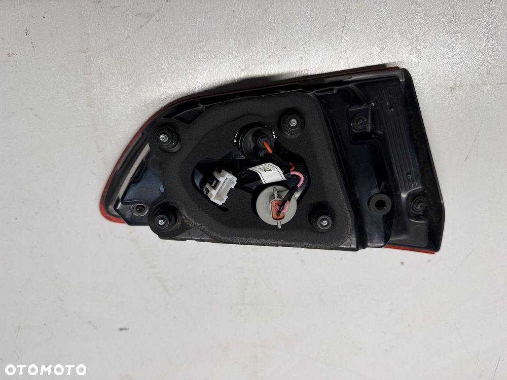 LAMPA PRAWA W KLAPE HYUNDAI I30 III  92404-G3000  2018- - 3