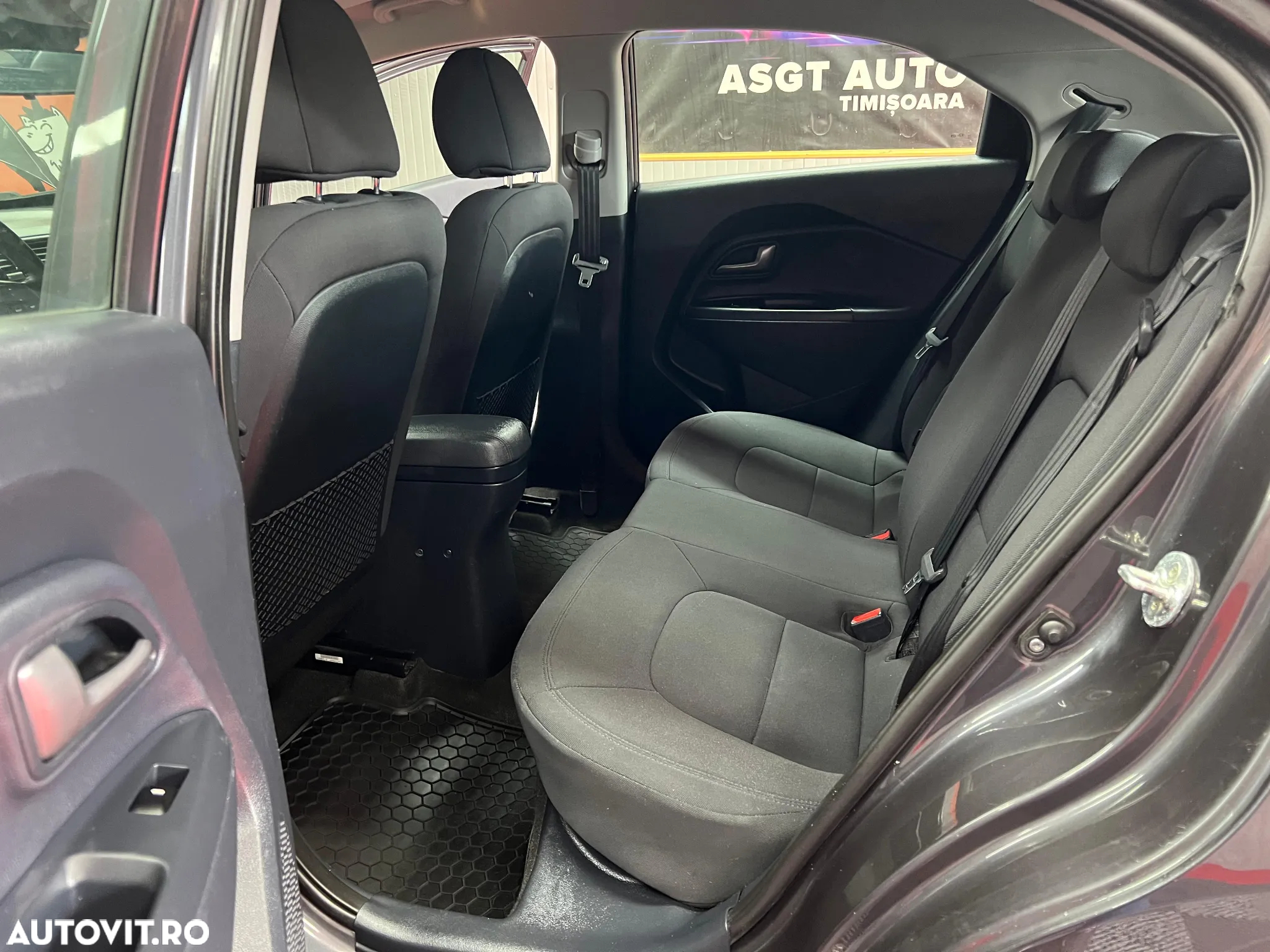 Kia Rio - 14
