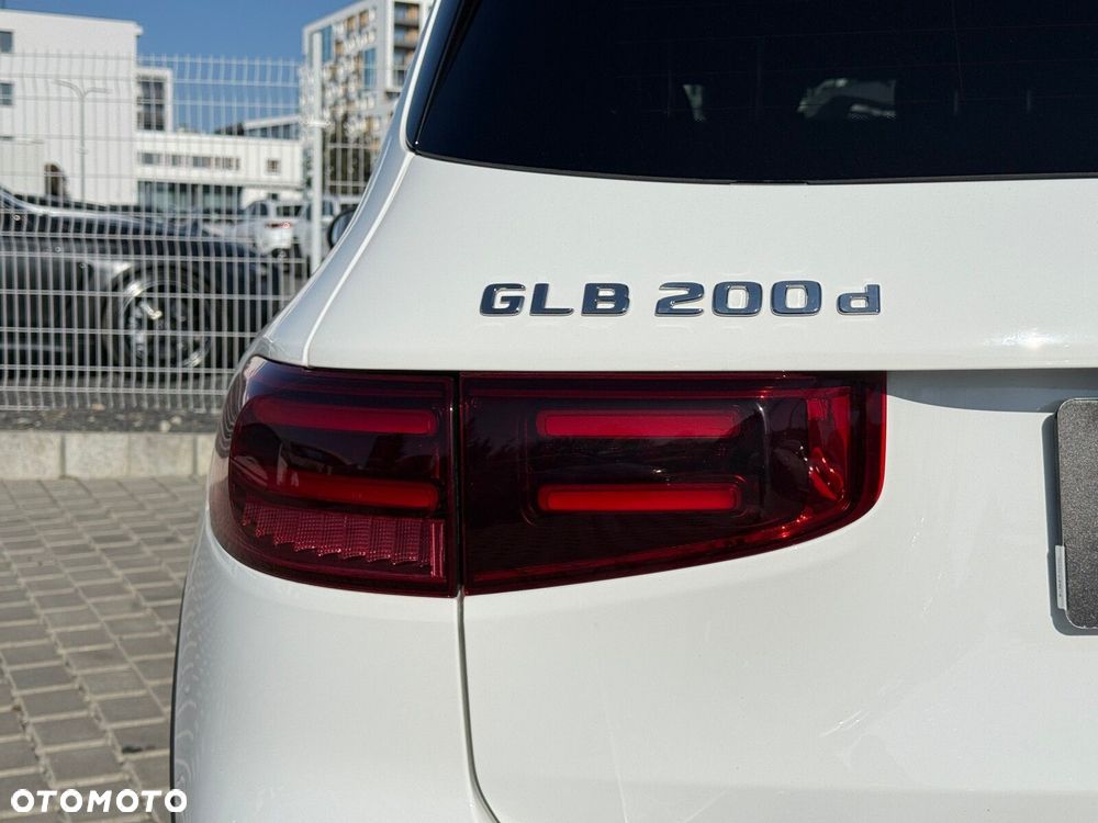 Mercedes-Benz GLB 200 d AMG Line 8G-DCT - 15