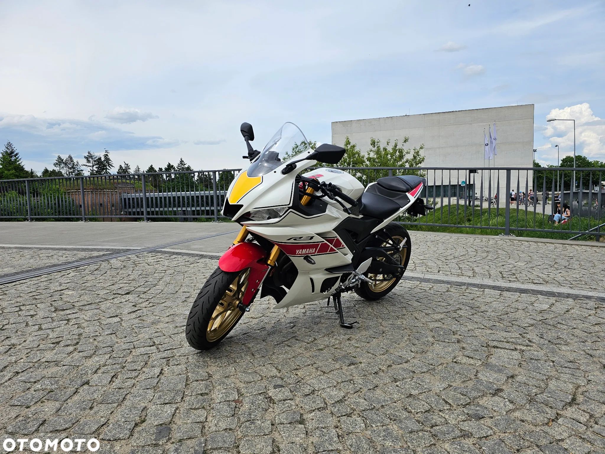 Yamaha R3 - 1