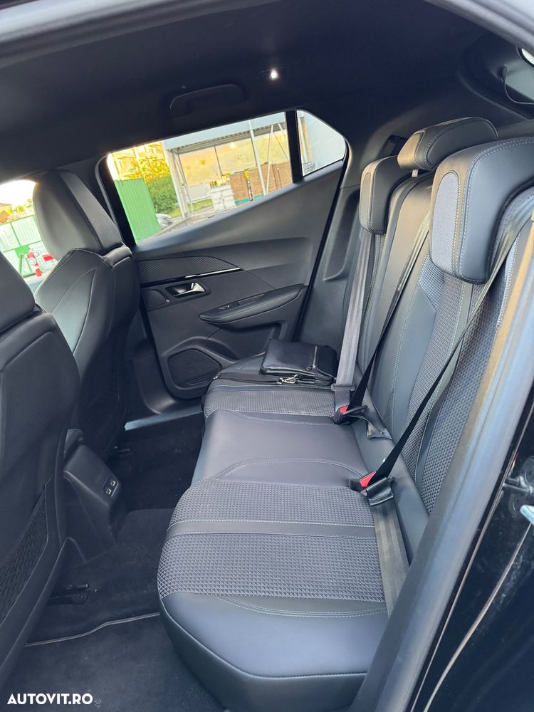 Peugeot 2008 PureTech 130 EAT8 GT - 25