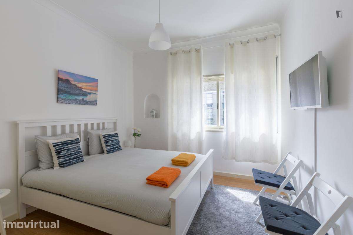 Quarto - localizado em Matosinhos Porto - Grande imagem: 2/20