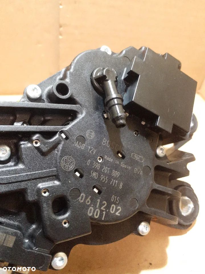 SILNICZEK WYCIERACZKI TYŁ VW GOLF V PLUS nr 5M0955711B / 0390201809 - 3