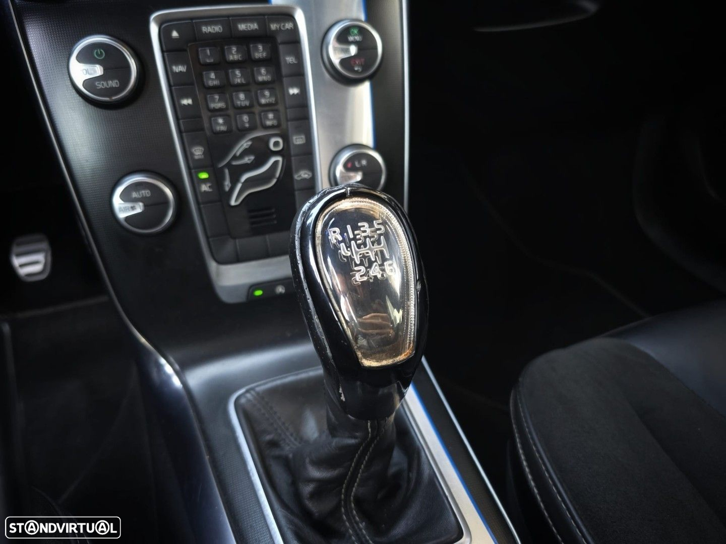 Volvo V40 D2 R Design - 23