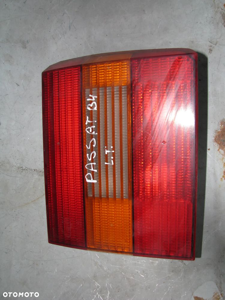 VOLKSWAGEN PASSAT B4 LAMPA LEWY TYŁ