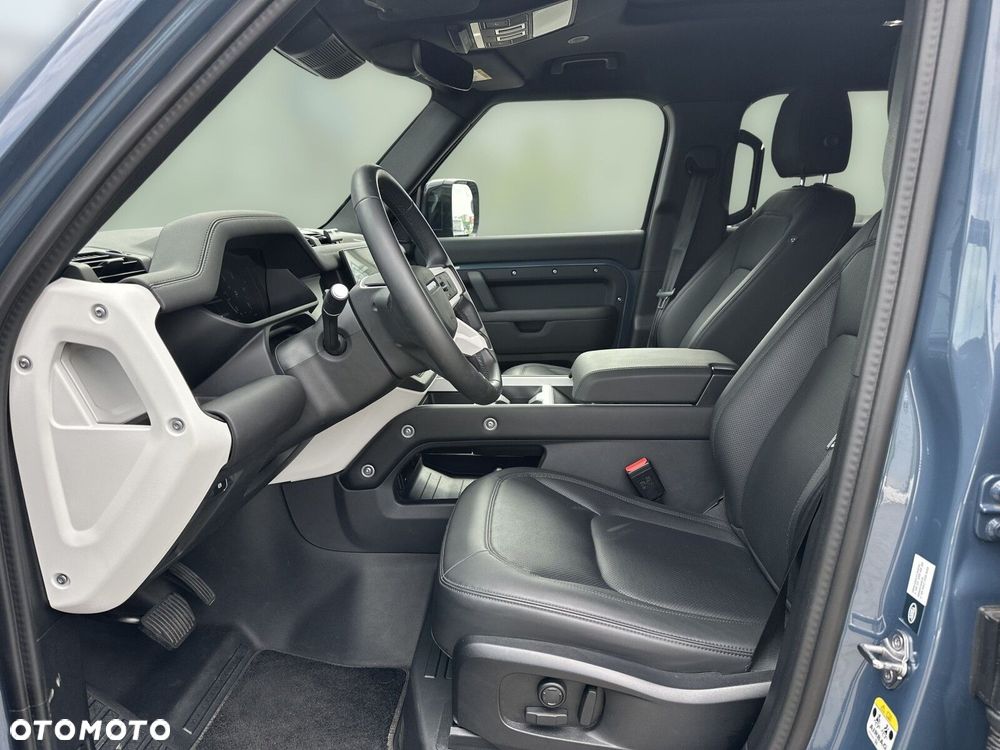 Land Rover Defender - 12