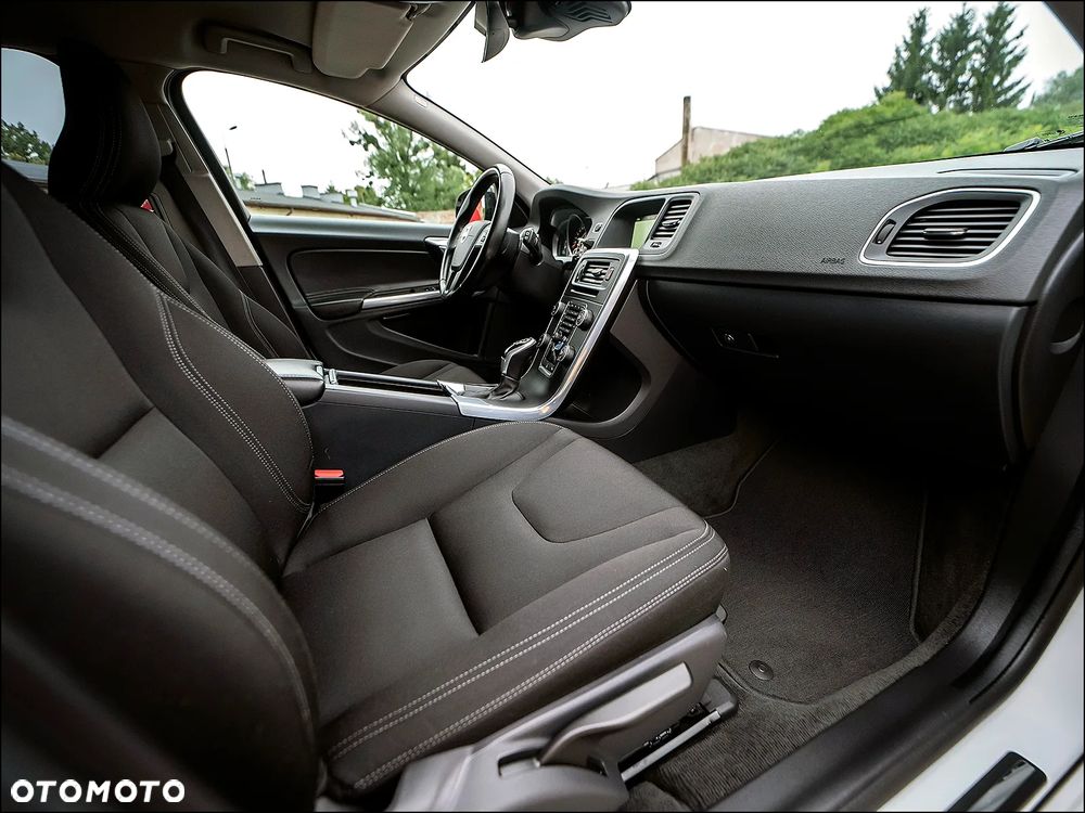 Volvo V60 Cross Country - 37