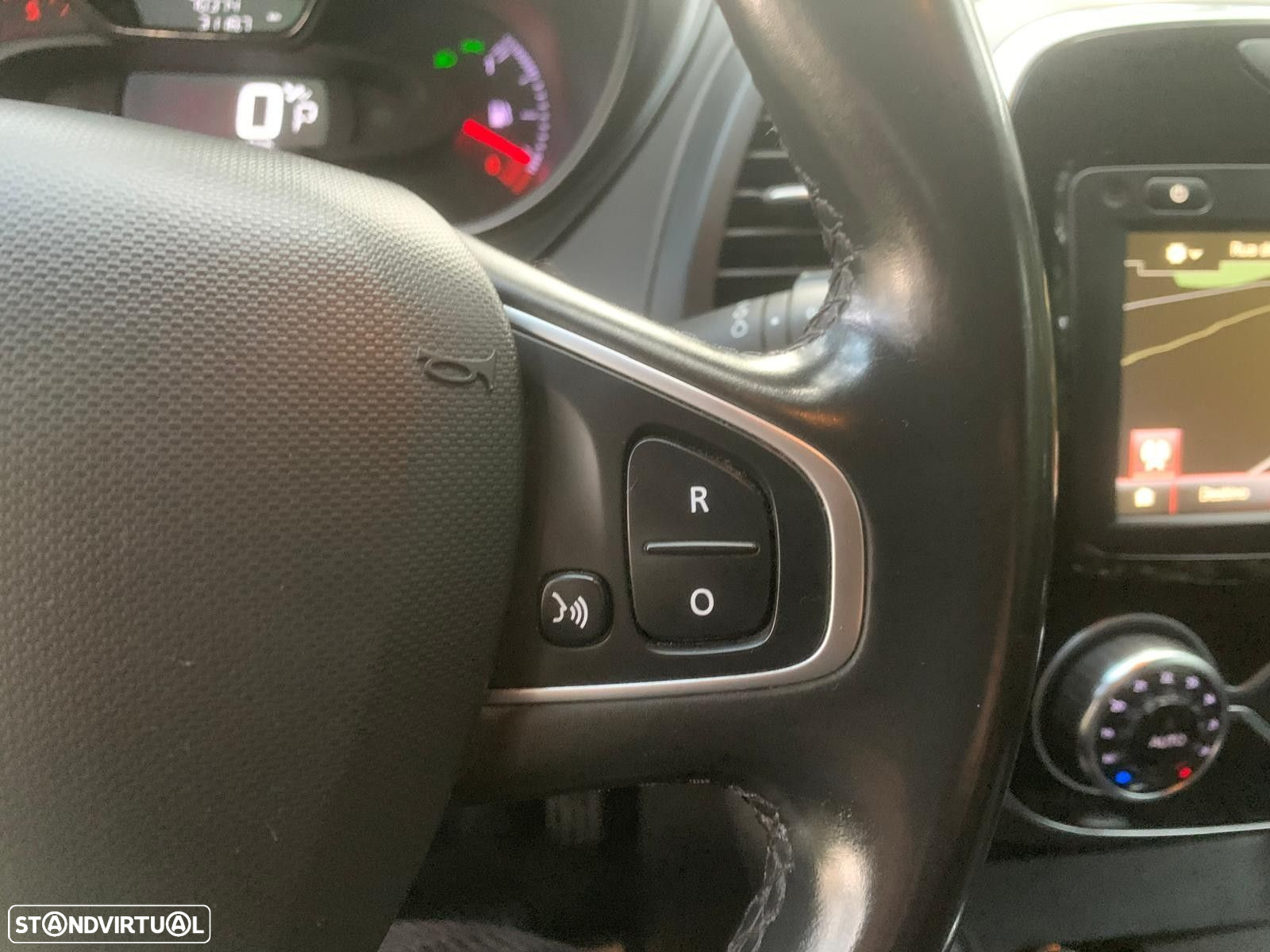 Renault Captur 1.5 dCi Exclusive EDC - 21