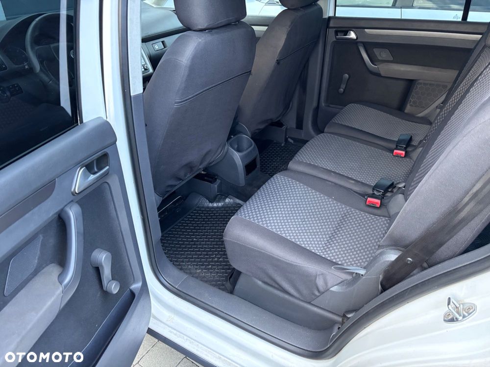 Volkswagen Touran - 8