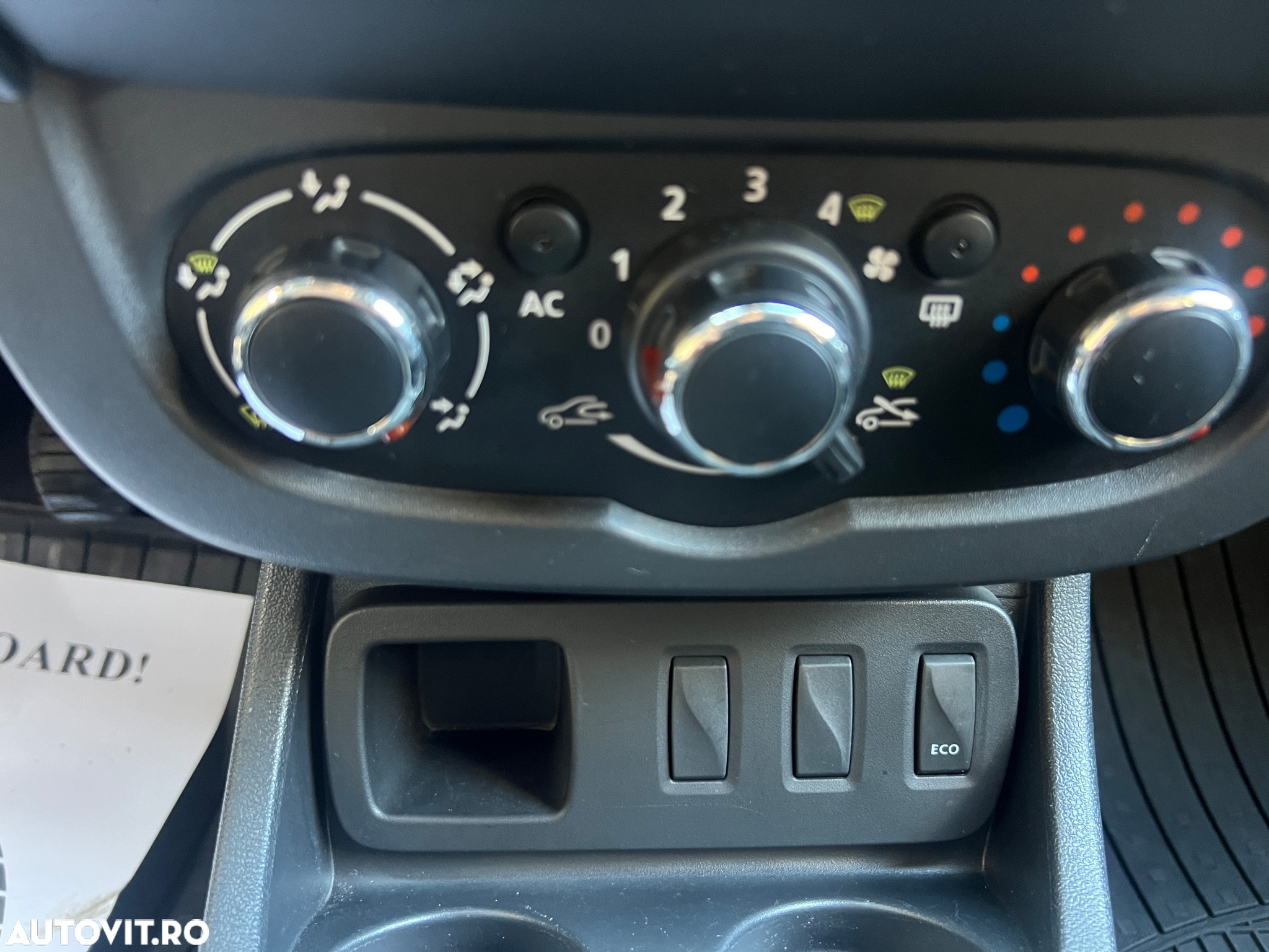 Dacia Duster dCi 110 FAP 4x2 Blackshadow - 17
