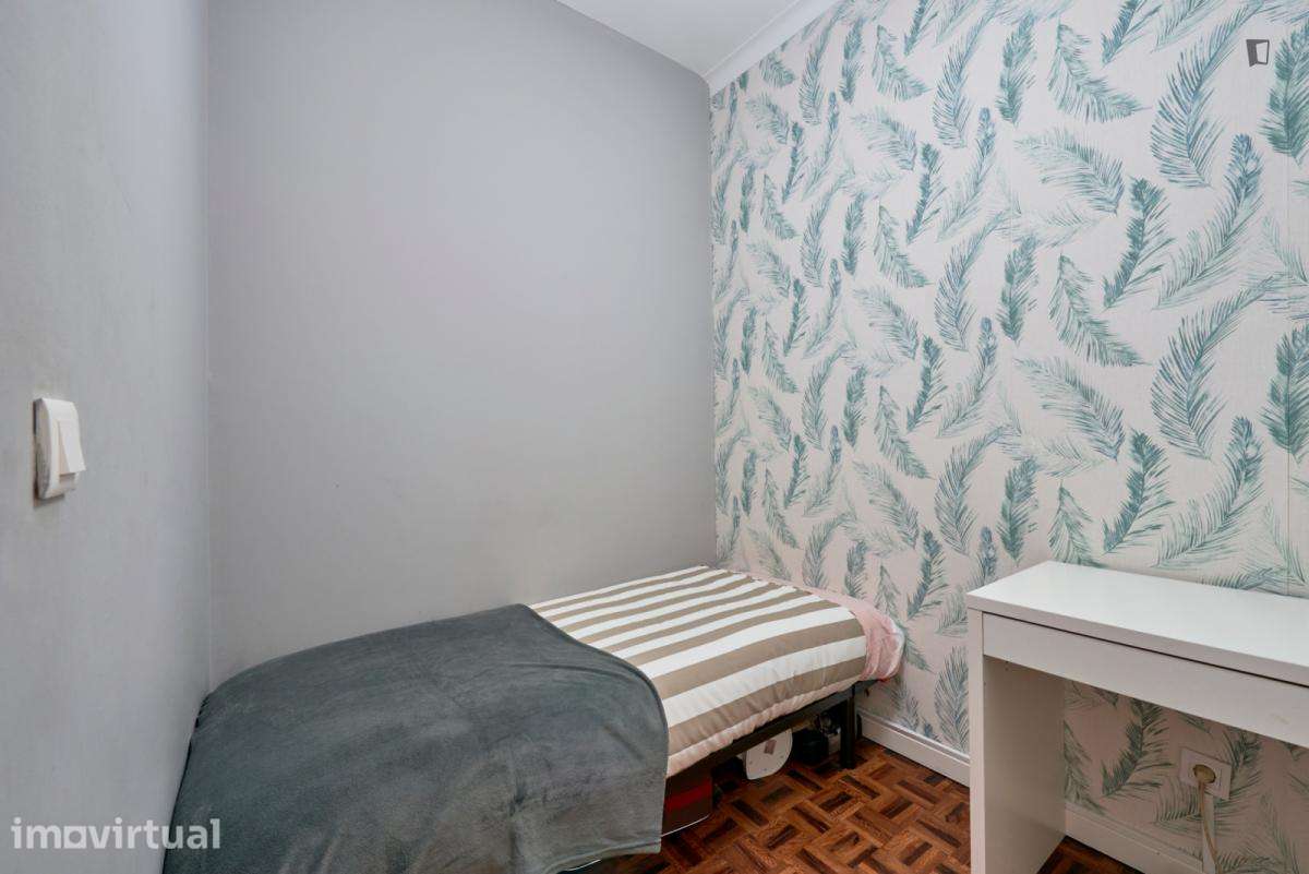 Quarto - localizado em Benfica Lisbon - Grande imagem: 2/31