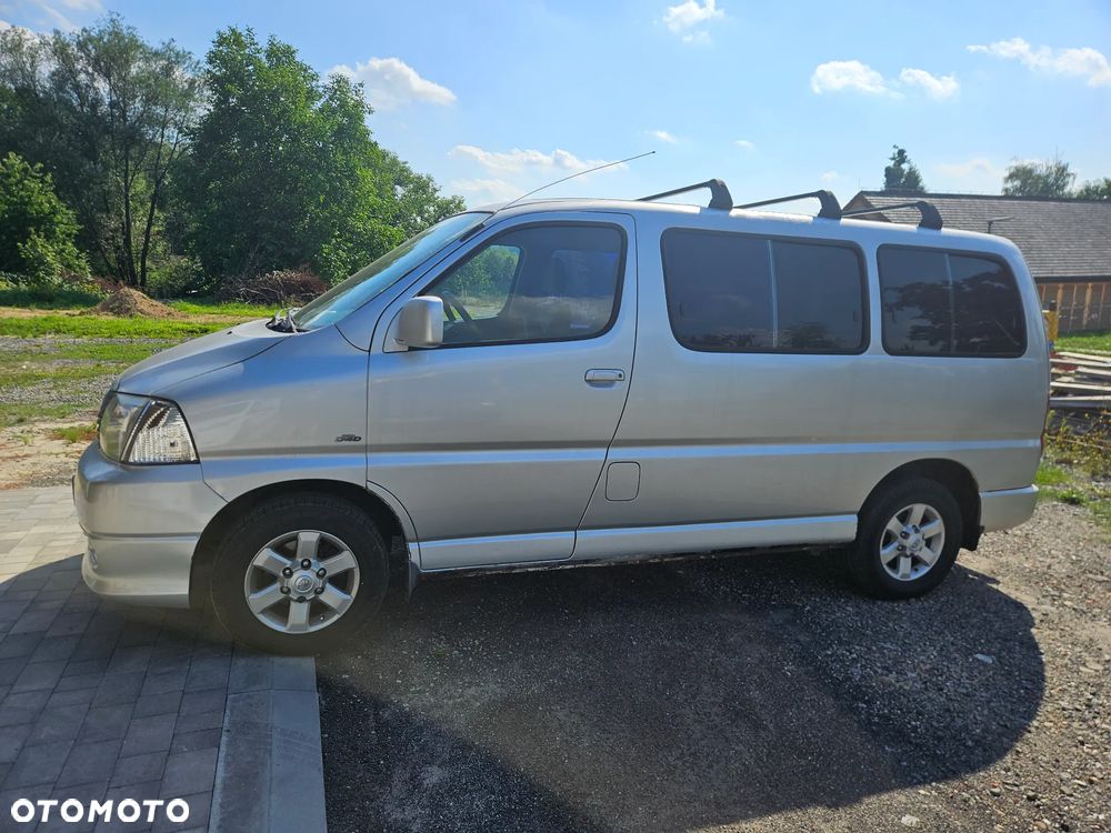 Toyota Hiace - 7