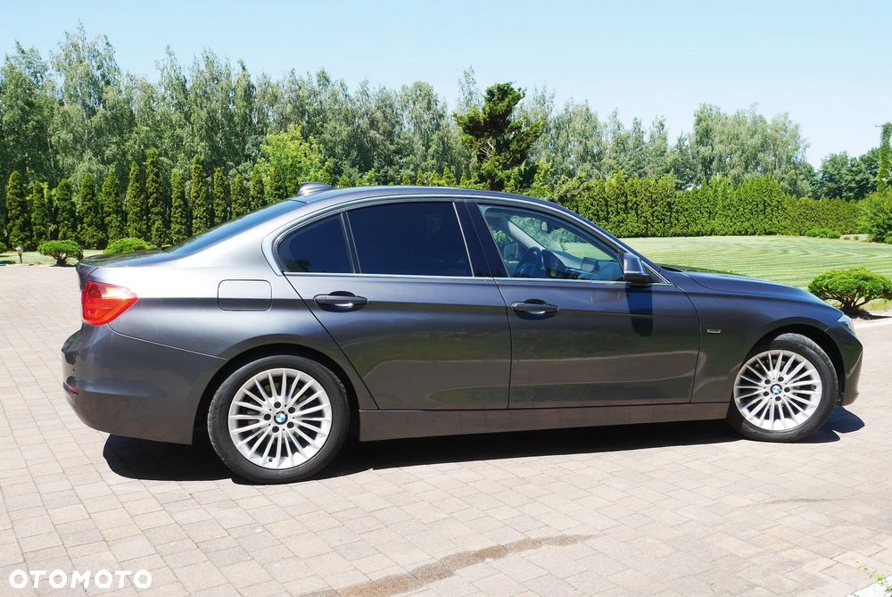 BMW Seria 3 318d Luxury Line - 14