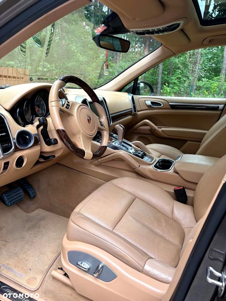 Porsche Cayenne - 4