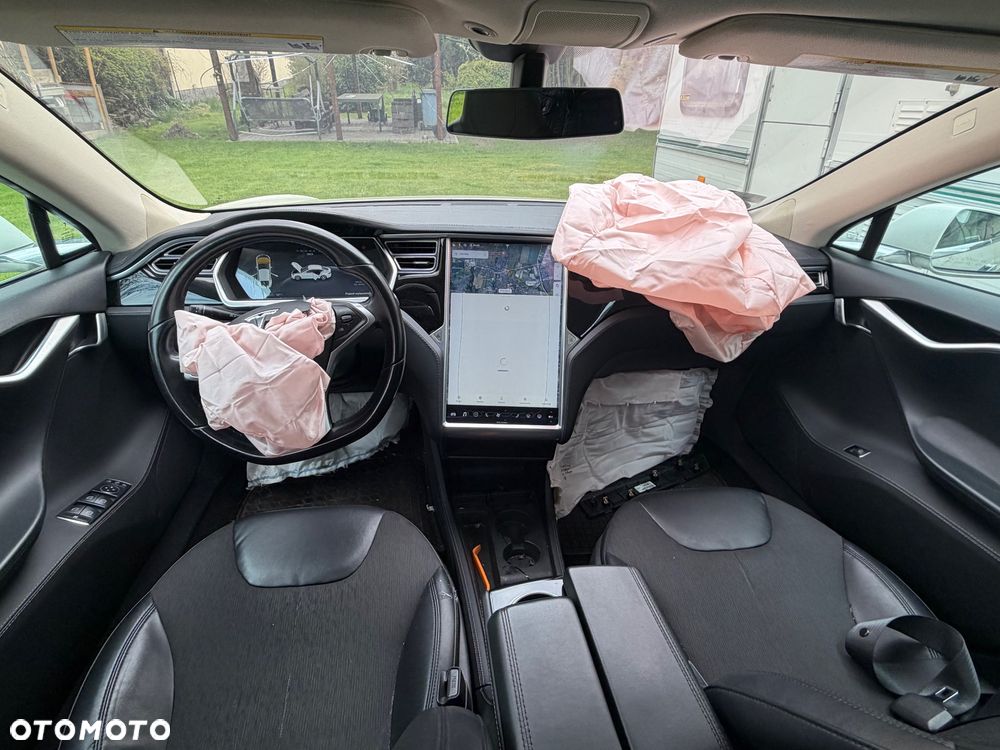 Tesla Model S - 2