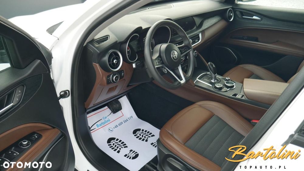 Alfa Romeo Stelvio - 11