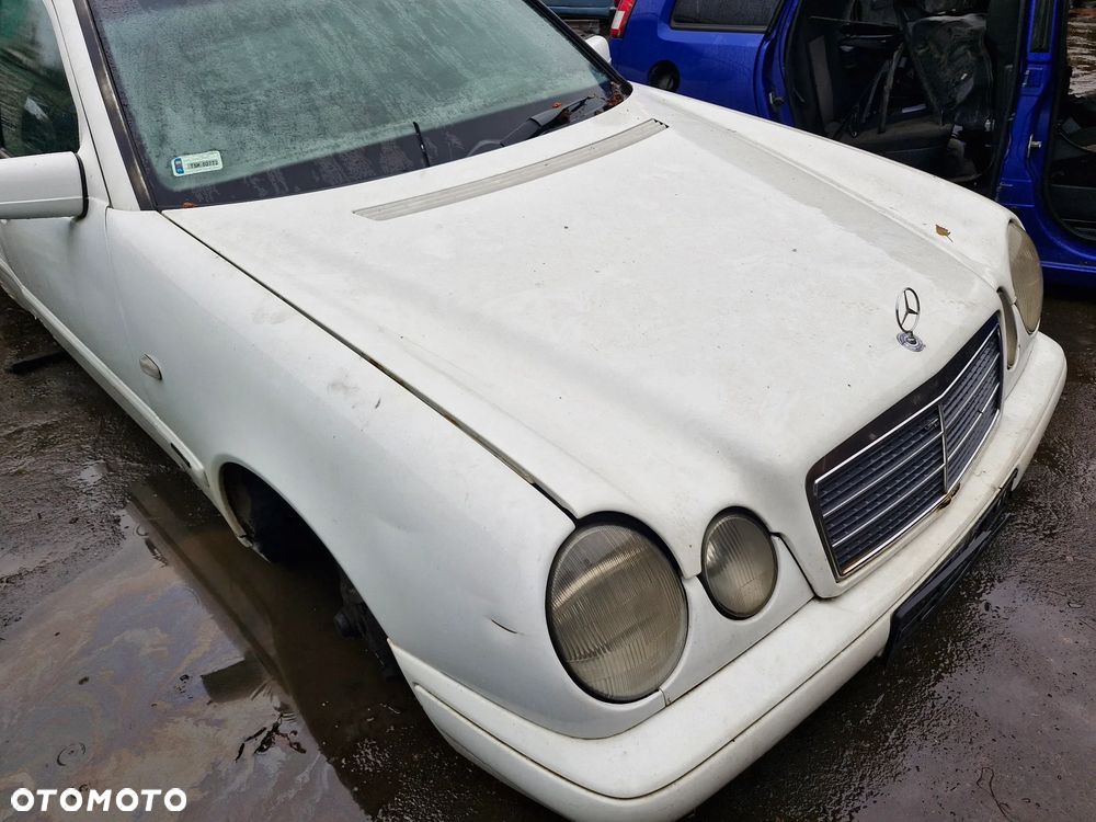 Maska  MERCEDES E 200 W210 - 3