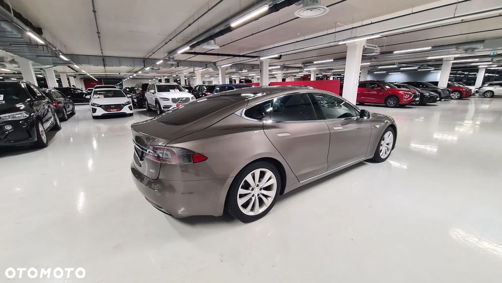 Tesla Model S - 12