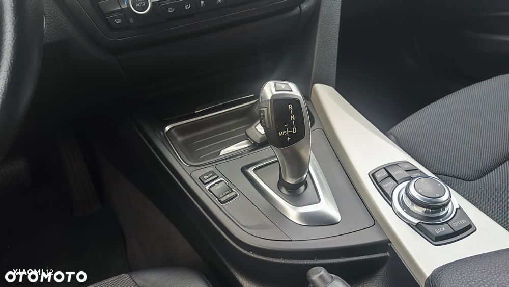 BMW Seria 3 320d Luxury Line - 14