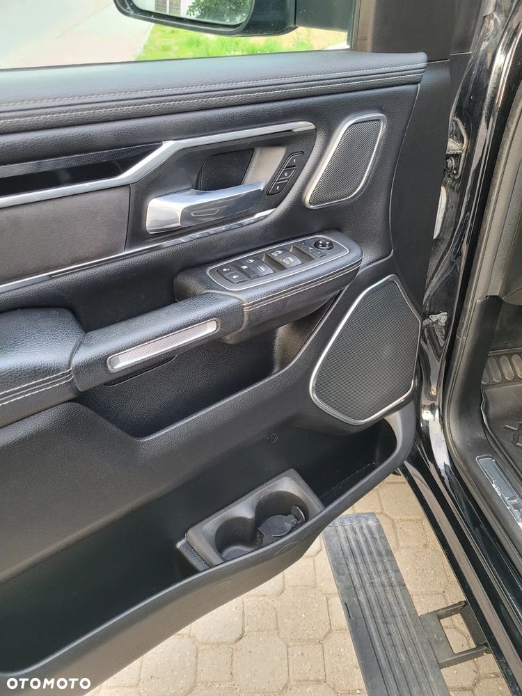 RAM 1500 - 12